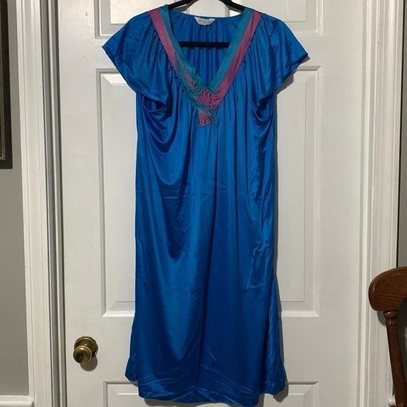 60s Vanity Fair turquoise nightgown with a pink and green decorative neckline - Picture 1 of 11